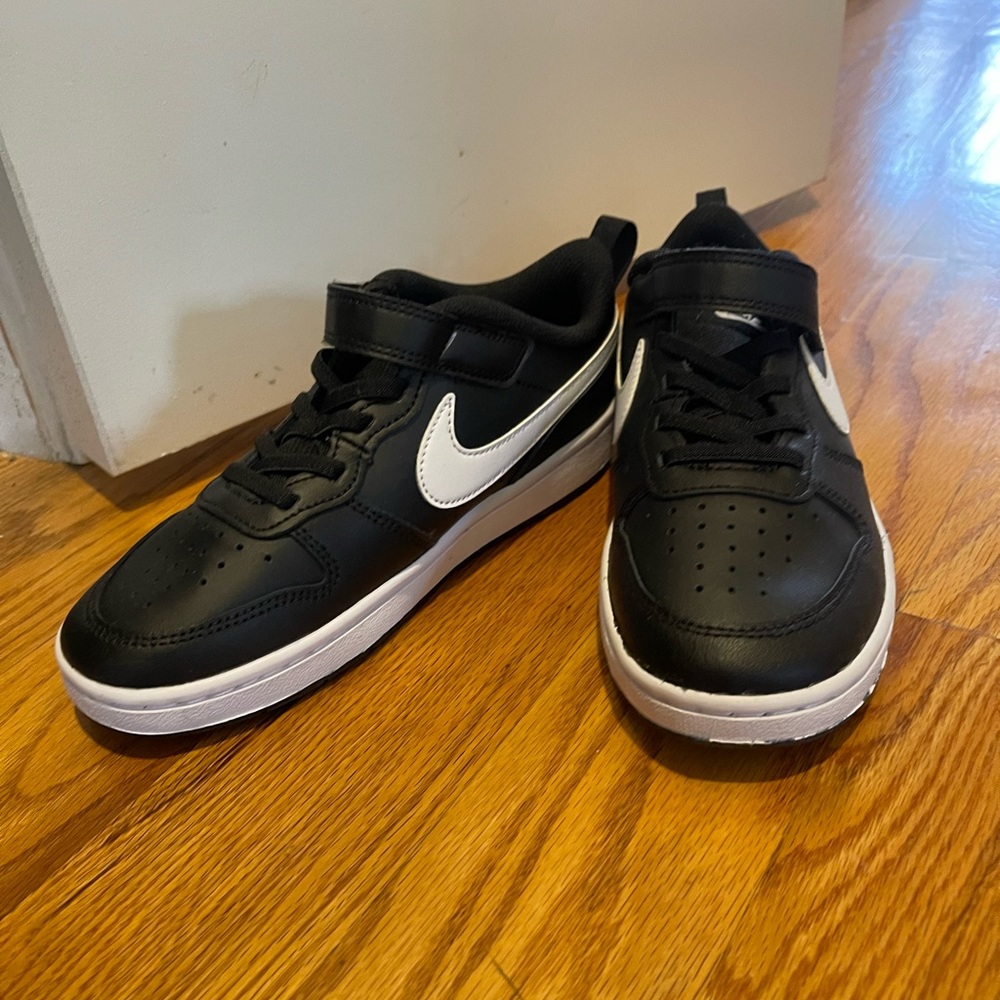 Nike brand new sz 2.5